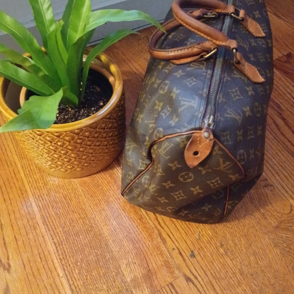 LV MONOGRAM SPEEDY 40. As Is. Authentic. Sales are final. LV Dustbag included - Picture 3 of 9
